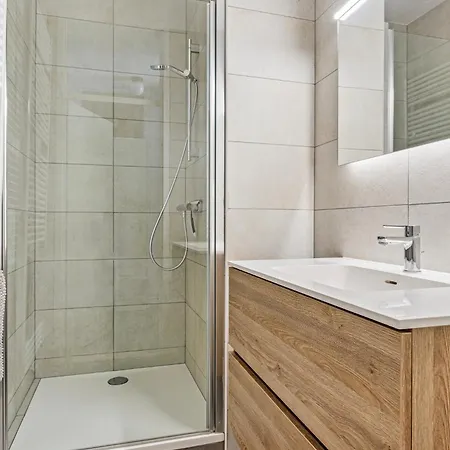 Penthouse Duplex Met Groot Terras Dichtbij Zee. *