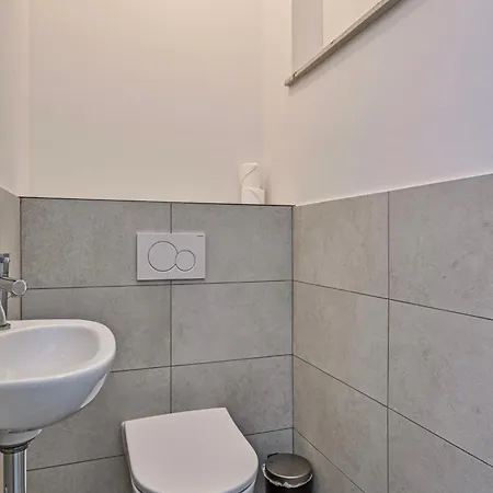 Penthouse Duplex Met Groot Terras Dichtbij Zee.