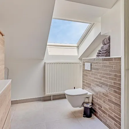 Penthouse Duplex Met Groot Terras Dichtbij Zee.