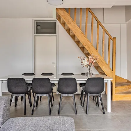 Penthouse Duplex Met Groot Terras Dichtbij Zee. *